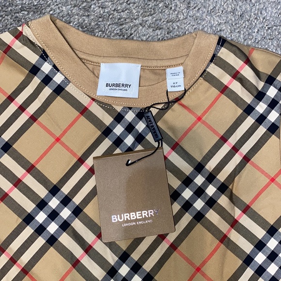 Burberry tshirt - Picture 2 of 4